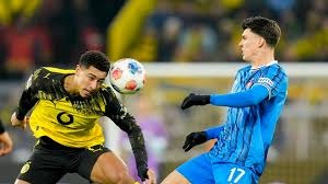 笑不活了！布莱恩特和奥萨尔当场亲一块，这画面看害羞了