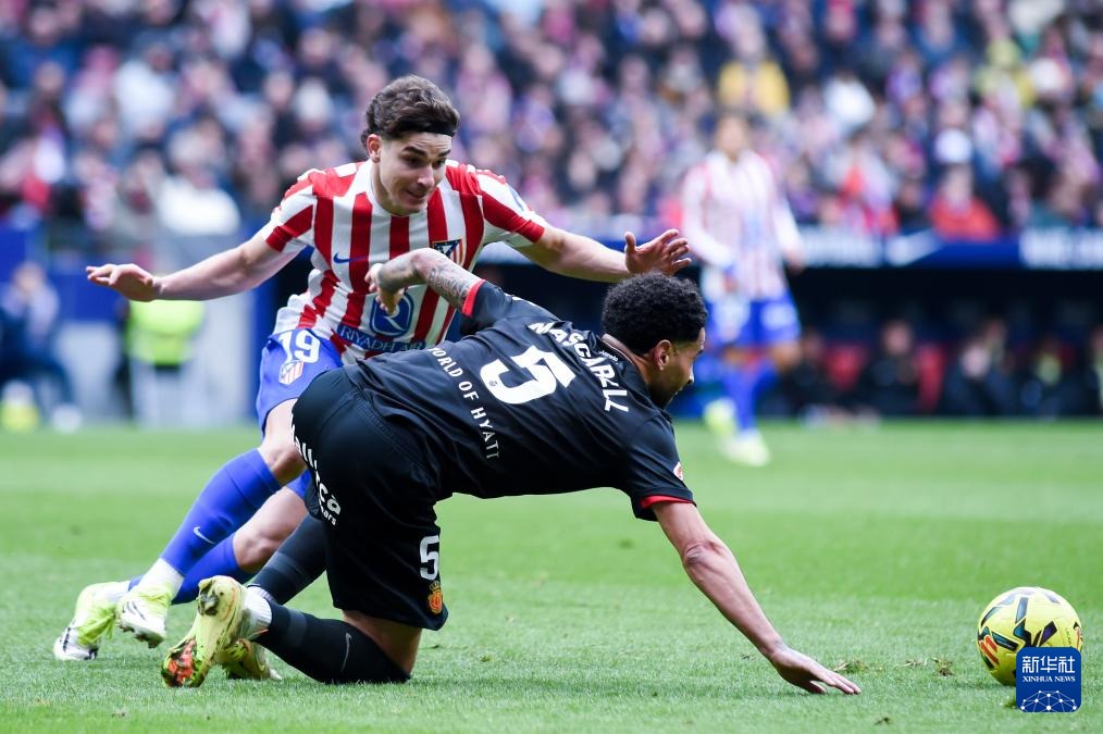 鲁本·阿莫林表示，目前曼联尚未就一月份转会窗调整阵容一事进行任何沟通。